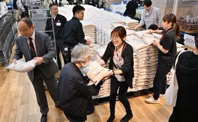 朝4時から並んだ男「昨日はヨーカドーで備蓄米を買った。もっと買って家に備蓄したい」