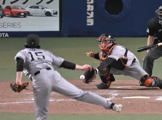 阿部「先発変えたし岸田は捕球とリードに難があるから甲斐に交代っと」なぜそれが出来ないのか