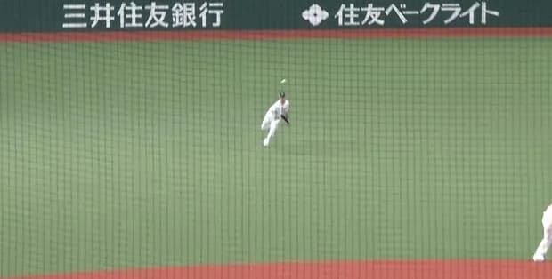 西武・西川愛也、後輩たちの前でストライク送球！