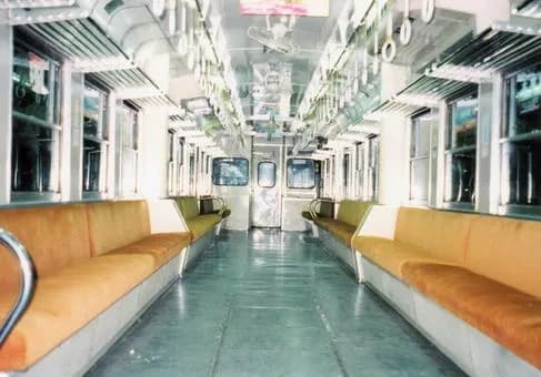 【悲報】スマホがない時代の電車内、謎すぎるｗｗｗｗｗｗｗｗｗｗｗｗｗｗｗｗ