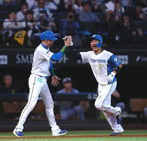 【日本ハム】ドラフト５位・山縣秀がプロ初アーチの勝ち越し弾！本拠地が大歓声