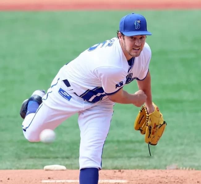 【朗報】バウアーさん、また中４で明日の日ハム戦に先発登板が決定wwwwwwwwwwwwwwww