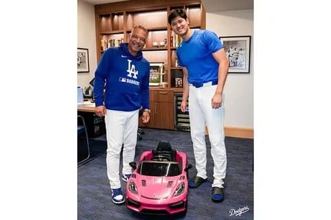 大谷翔平の長女にロバーツ監督が“ポルシェ寄贈”　監督室に呼び出したサプライズの全貌