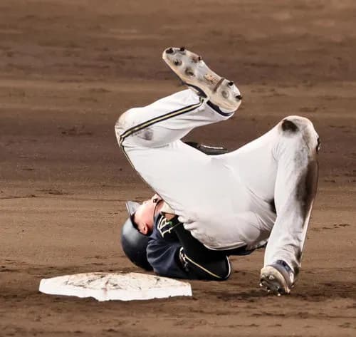 広岡選手、なんかブレイクダンスっぽい