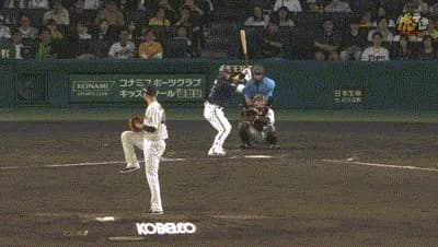 【阪神対オリックス2回戦】オリックス・森友哉、阪神・大竹のスローボールが当たってしまいなぜか謝る