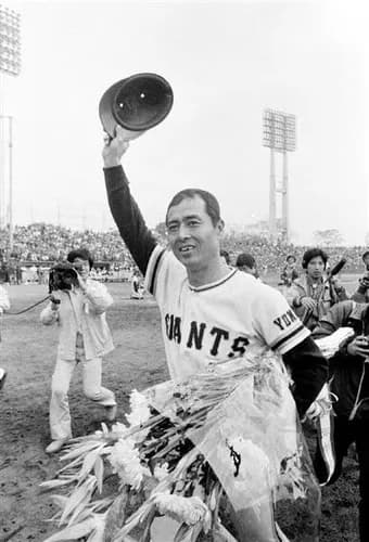 王貞治(40).236(444-105) 30本 84打点 OPS.803→現役引退