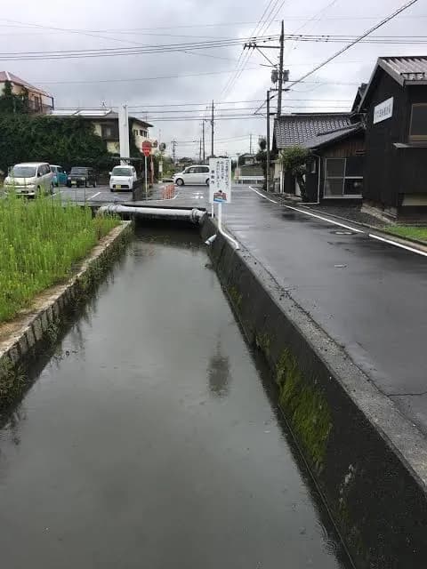 【画像】岡山の用水路、他県についにバレる