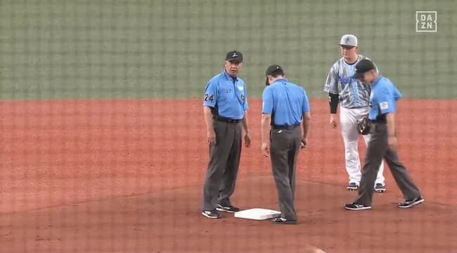 【オリックス対DeNA1回戦】オリックス戦で珍ハプニング　二塁ベースの異変でスタッフが突貫工事　ＤｅＮＡ・牧も注視