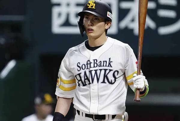 周東佑京に頭部死球　治療後に復帰