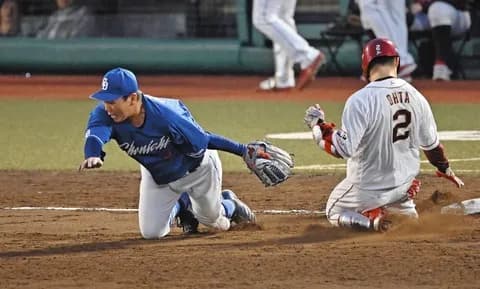 負傷退場の中日・高橋周平、長期離脱へ 「左肘関節の脱臼」と診断、靱帯断裂の疑いも