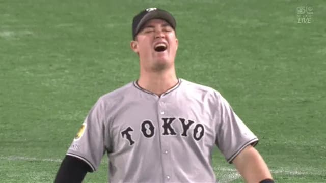 リチャード、山川師匠の打球を弾くｗ