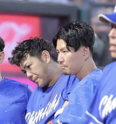 中日・高橋周平の肘、ガチでアカン方向に曲がっている【画像注意】