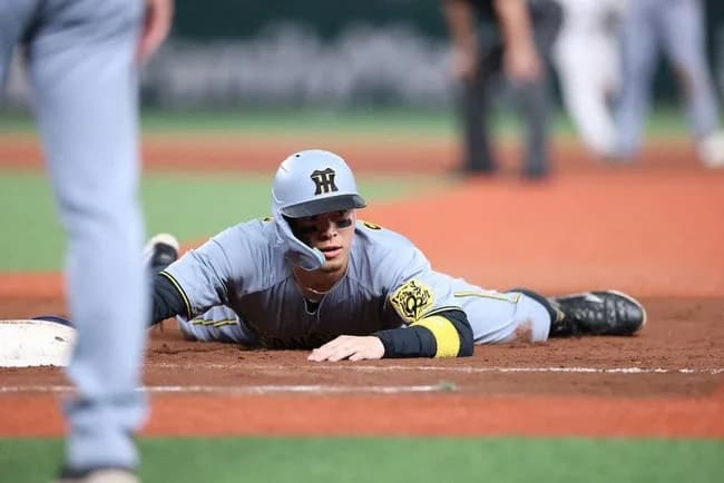 阪神　筒井ベースコーチ「反省している」8回1死満塁で佐藤輝けん制死に