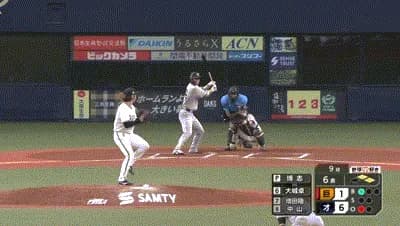 【オリックス対巨人1回戦】巨人、6回表1アウト一二塁から大城のタイムリーで1点を返す！大城は27打席ぶりの安打！！！！！
