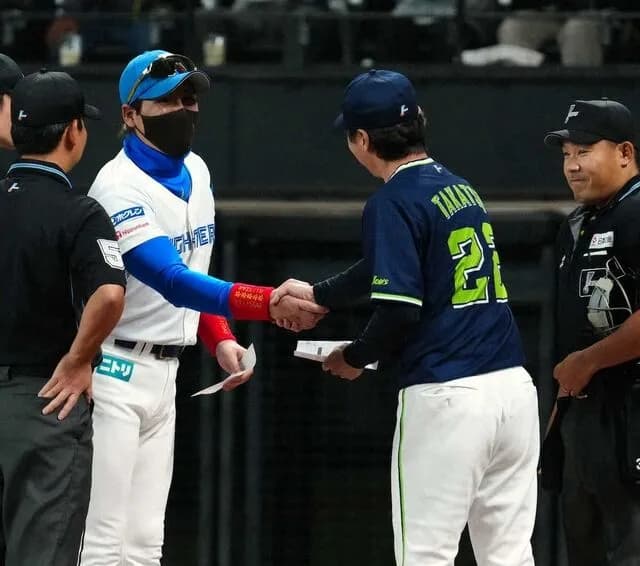 ヤク高津監督、日ハム打線を絶賛「初球から積極的に打ってくるのに3戦で四球を17個選んでる。凄い」