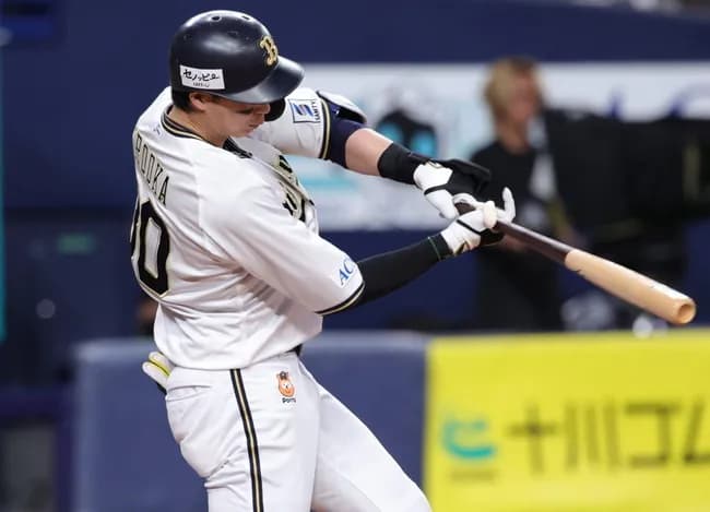 オリックス痛恨　広岡大志が右肋骨骨折で離脱　６日阪神戦の接触プレーで右脇腹強打