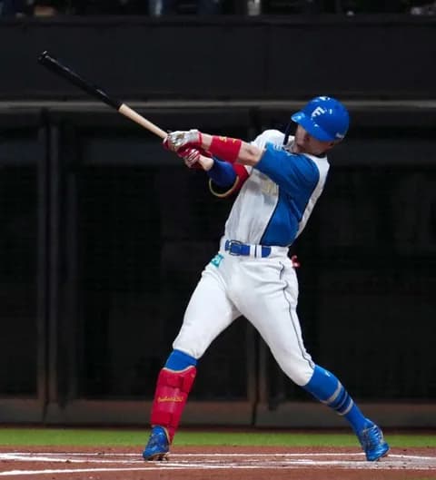 これぞ新庄流選手育成法！プロ通算1本塁打の日本ハム・五十幡に“サトテル”のススメ