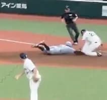佐藤輝明が牽制死した場面の別角度、1塁手の動きがすごい【動画あり】