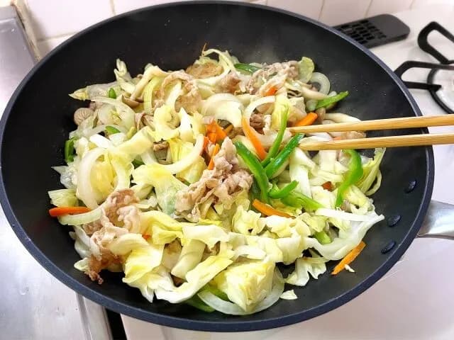 一人暮らしで自炊してる奴、何作ってるんや😳？