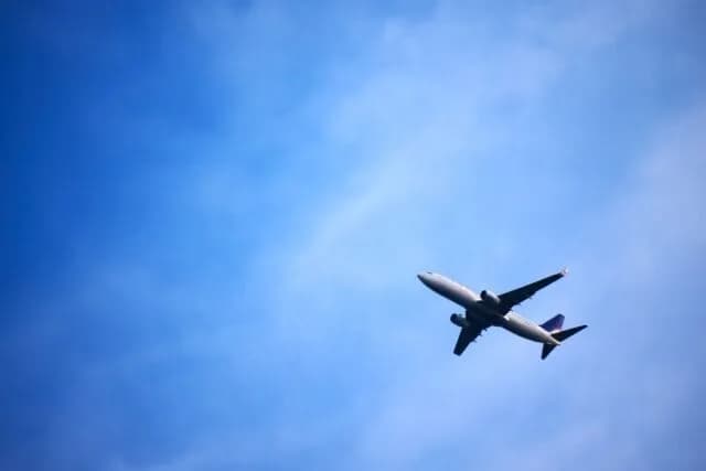 日本の労働に耐えられないから国外逃亡するわ