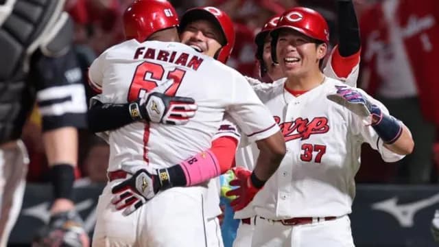 カープファビアン、逆転満塁ホームラン！確信歩きのグランドスラム完璧弾！！