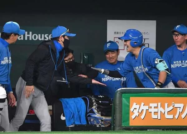 新庄剛志「東京ドームってほんとホームランが出やすいですね」