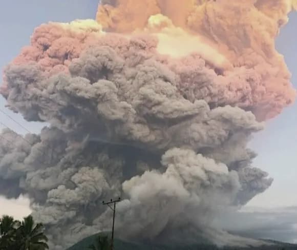 【悲報】インドネシア、M9.8の大地震・・・・・・・・・・・・・・・・・