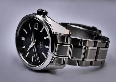 30代社会人なのに50万以下の腕時計してるやつwwwwww