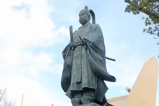 豊臣秀吉(身長146cm)　豊臣秀頼(197cm)