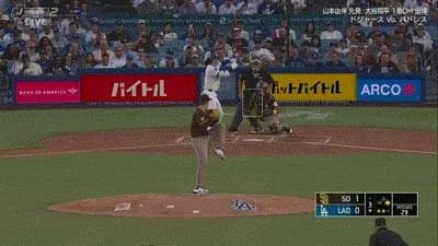 大谷翔平、第二打席で三試合ぶりの安打となるライト前ヒット！！！！！！！！