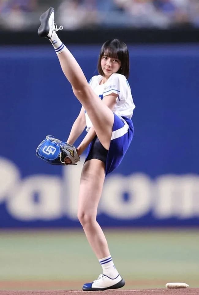 【画像】岡田紗佳の足上げ始球式ｗｗｗｗｗｗ