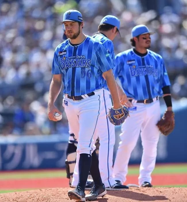 【悲報】バウアーさん、本人の希望通り中4日にしても炎上する