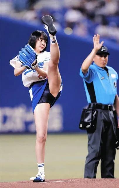 【画像】岡田紗佳さん(31)の始球式、ムホすぎるｗｗｗｗｗｗｗｗｗｗｗｗ
