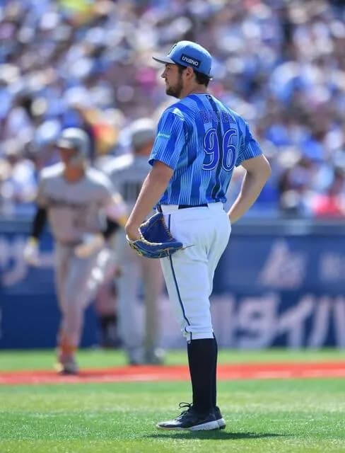 バウアー、２回途中KO