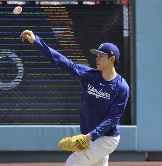 【朗報】佐々木朗希、異例の3日連続キャッチボールwwwwwww