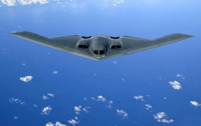 B-2爆撃機って完全に悪の組織のラスボス感あるよな