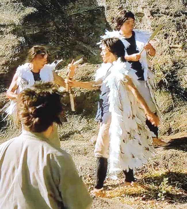 【画像】フジテレビさんの考える無人島に漂着した遭難民の服装がこちらｗｗｗｗｗｗ