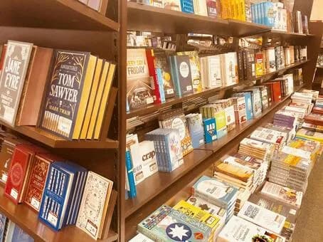 【悲報】近所のでかい本屋の名前←これで住んでるのがどこかバレるぞｗｗｗｗｗｗｗｗｗｗｗｗｗｗｗｗ