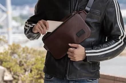 【画像】イケメン「ボディバッグは今すぐ捨てて下さい。ダサすぎる非モテファッションの代表格」