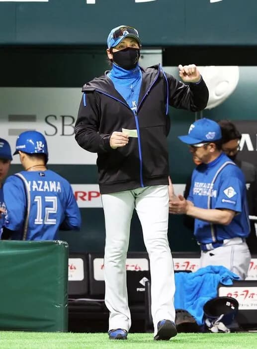 新庄監督　リクエスト決着に悔しさ押し殺し「仕方ない」　２連敗でソフトバンクが１差接近も「連敗した感じはしない。いいゲームしてるから」