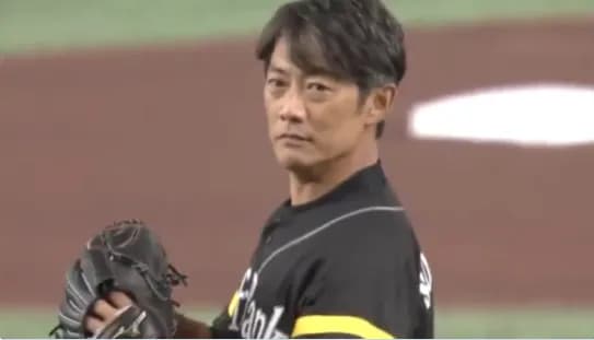 反町隆史さん、相変わらずかっこいい　東京ドームでノーバウンド始球式