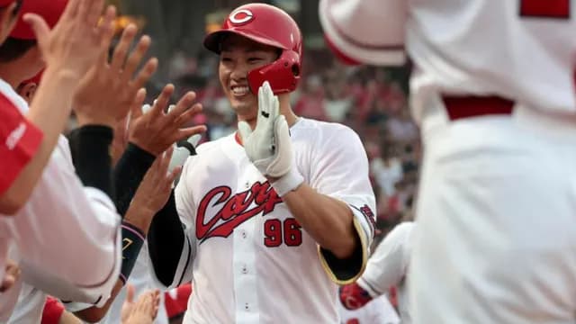 カープ中村奨成、決勝逆転2ラン！大瀬良2カ月ぶり3勝目！守護神ハーン締めで3連勝！【広島2-1ヤクルト/試合結果】