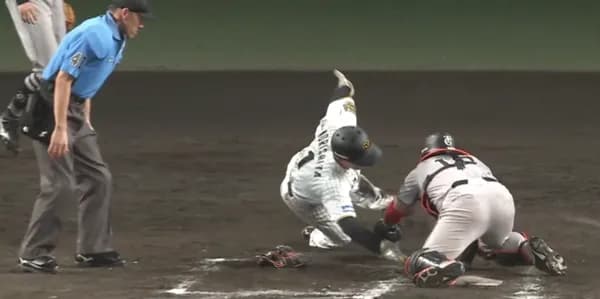 甲斐拓也が不満をもらす「絶対タッチしてます」　←この判定どっちだと思う？