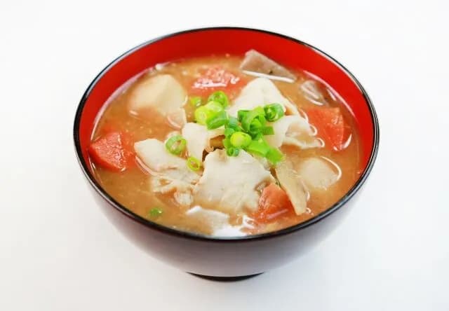 マラソンの給水所「＋50円で豚汁に変更できます」