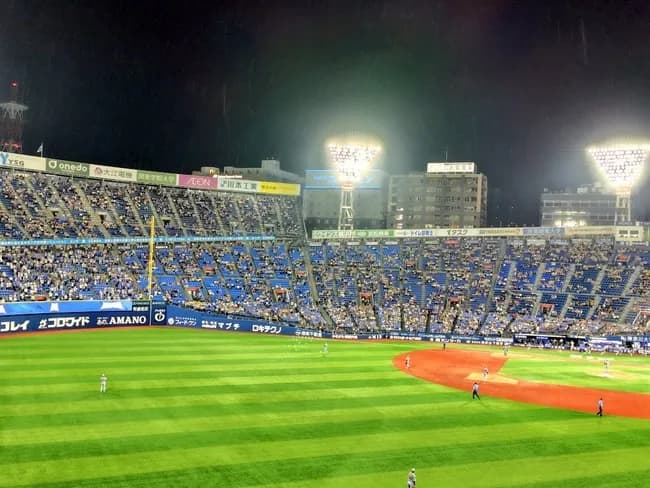 【悲報】横浜ファン怒りの帰宅　ハマスタが空席だらけに