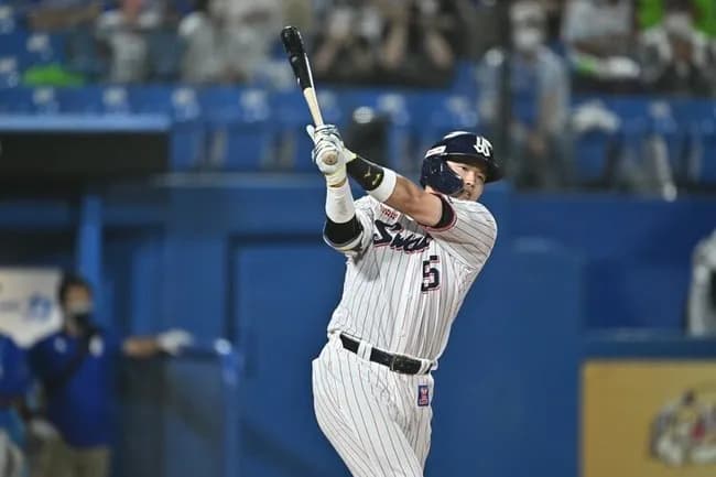 MLBスカウト「ヤクルト村上は打撃だけならぎりぎりレギュラークラス。岡本のほうが評価高い」