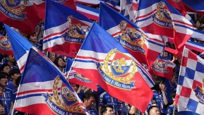 Jリーグ、サポーターが発煙筒を子供に投げつけて炎上ｗｗｗｗｗｗｗｗ