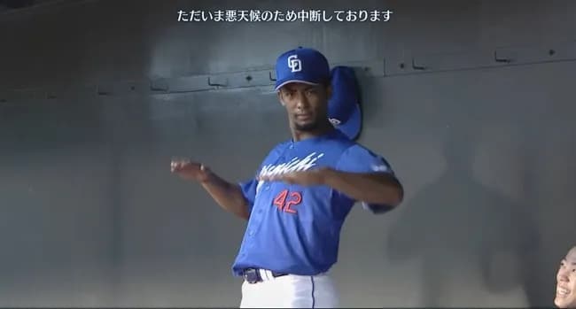 【中日】ブライト健太さん、雨天中断中にカメラに向かってファンサービスｗｗｗｗｗ