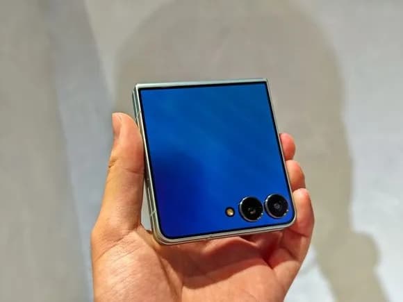 【朗報】サムスン、究極の新折りたたみスマホを発表ｗｗｗｗｗｗｗｗｗｗｗ