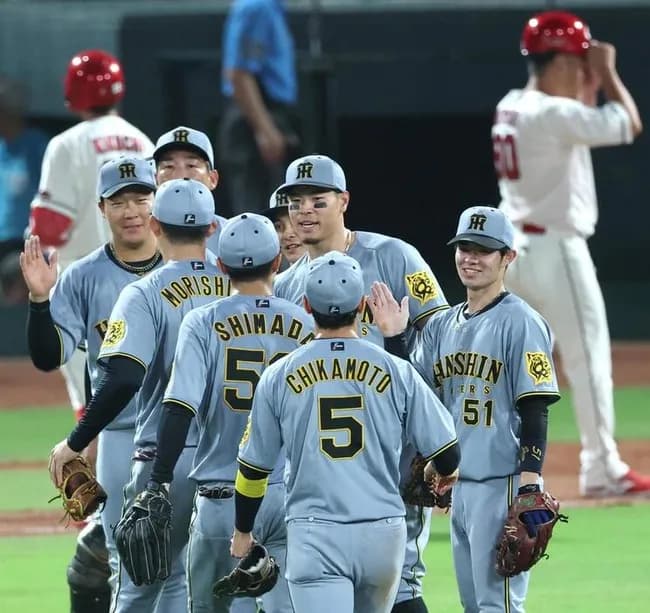 セ・リーグ異常事態　シーズン後半戦も独走阪神が貯金独占…　広島は五割逆戻り、マルティネス崩れた巨人は借金１に